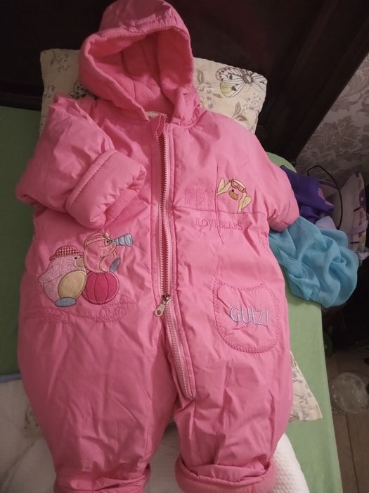 Salopetă iarna pentru bebe, potrivită până la 18 luni