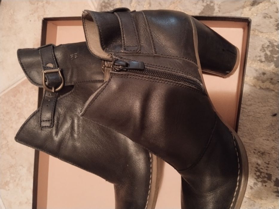 Дамски боти на висок ток