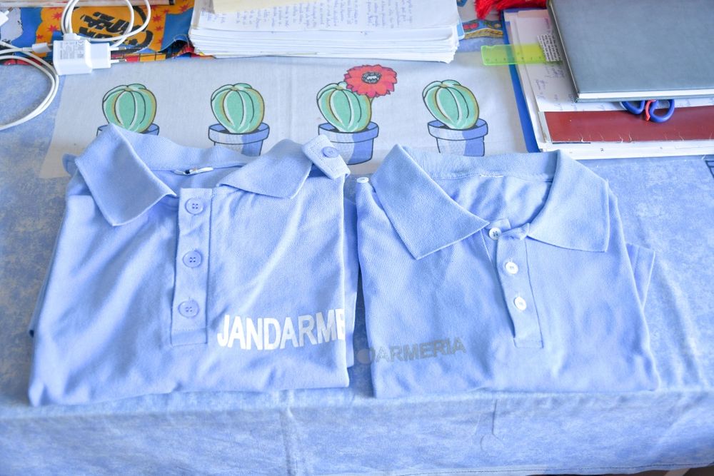 Pantofi de vară iarnă tricouri albastre cămăși jandarm