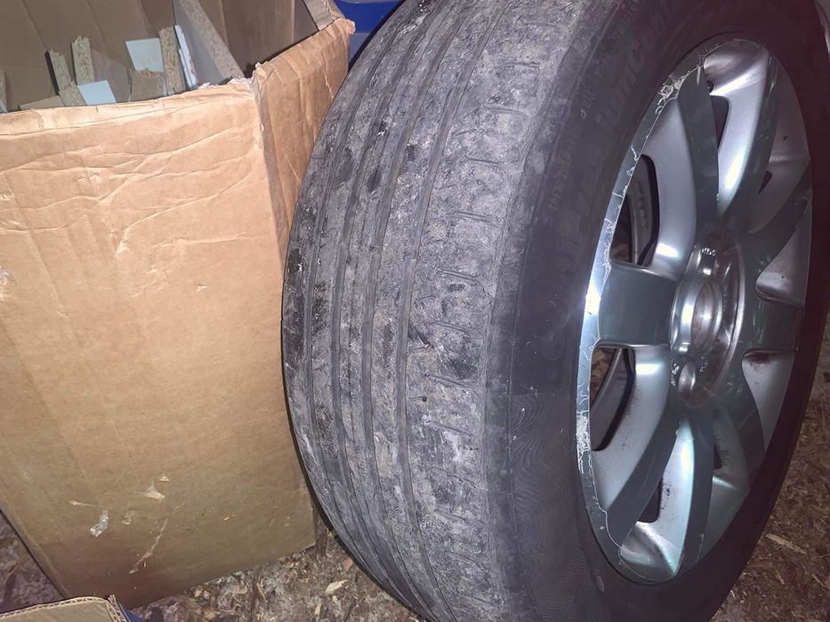 Продавам джанти на  VW с гумите 205/55 R16