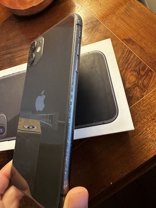 iPhone 11 128G със следи от употреба