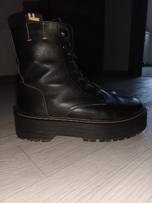 Продам осенние ботинки