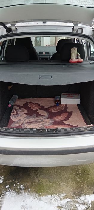 Vând Skoda Fabia motor  1.2  anul 2004