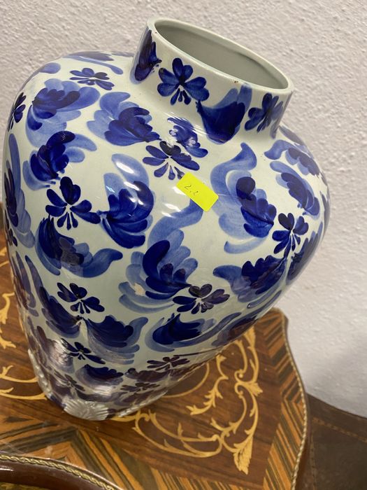 Голяма порцеланова ваза от белгия