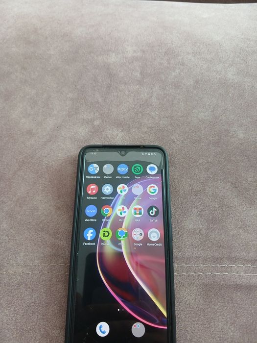 Продам телефон вив0 е 21 память 128