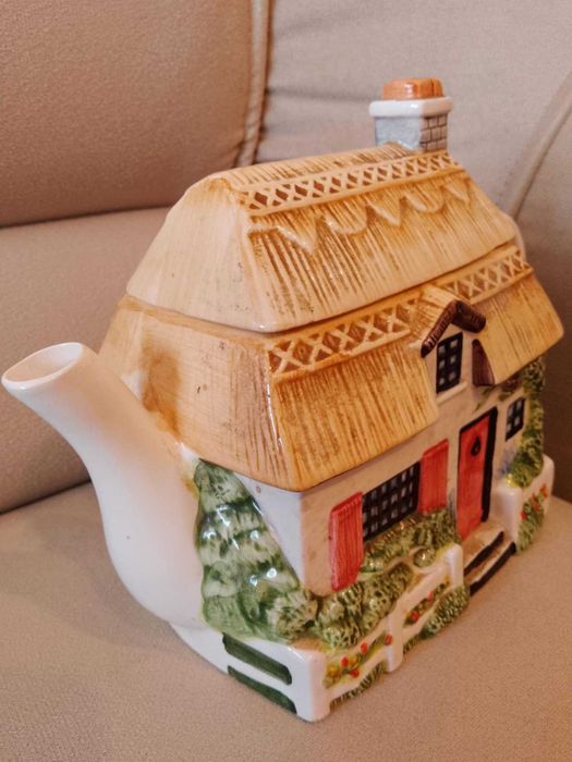 Порцеланов чайник "Къща"
