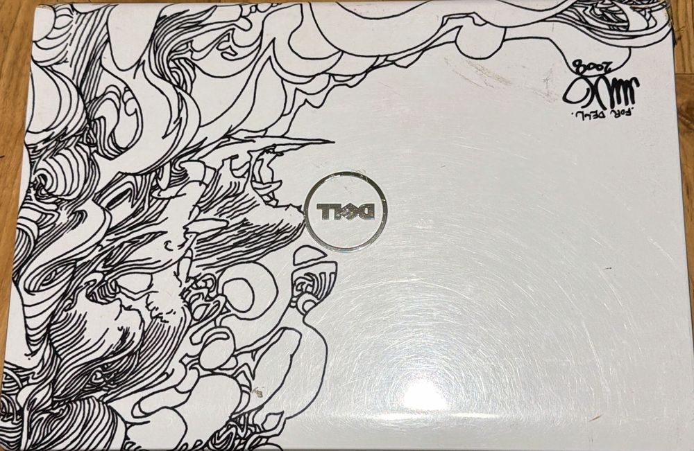 ЛАПТОП   DELL запазен но току що (13.04.2026) му счупих дисплея