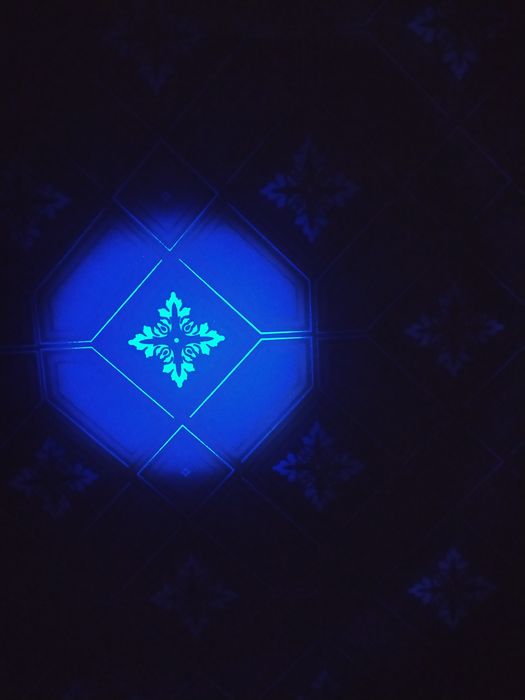 Фонарики Ультрофиолет и L2.