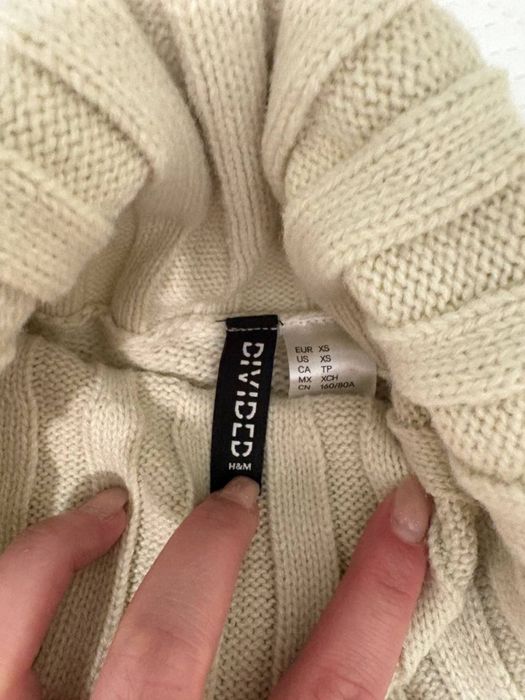 Продам бежевый укороченый свитер