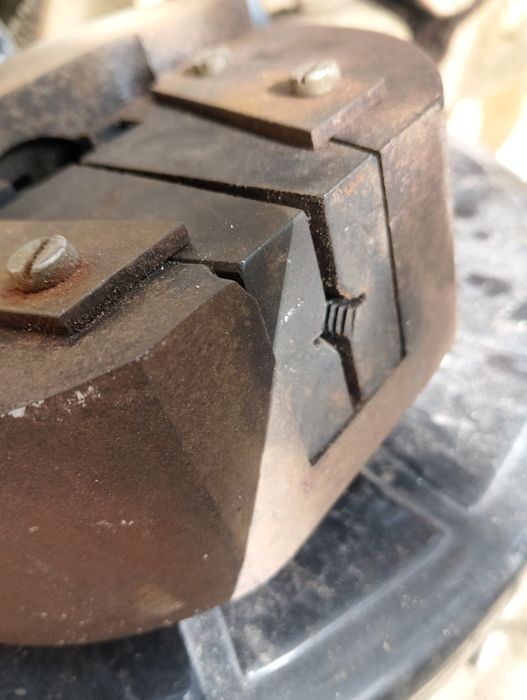 Продавам челюсти за изтегляне на желязо