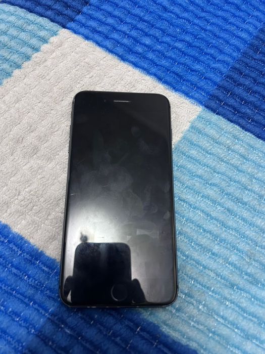 Продам айфон 8 plus