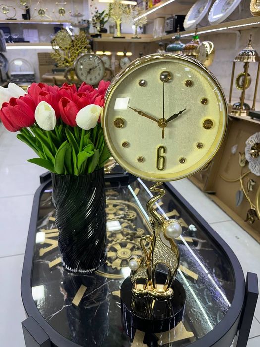 Часы  настольные люкс качеством  неповторимый падарок