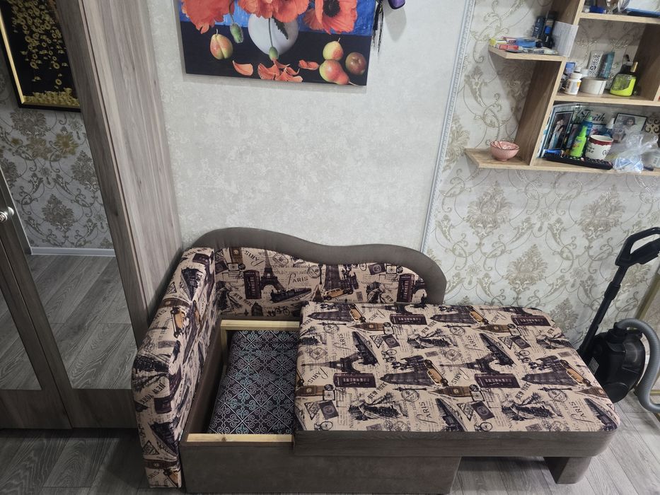 Продам недорого диван