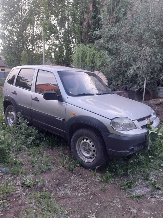 нива шевролет 2011 года бензин