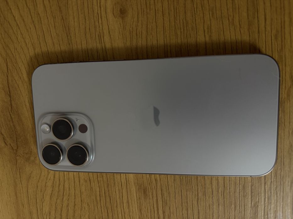 iPhone 16 Pro Max 256GB Natural Titanium (gri), baterie 92% + 2 huse cadou