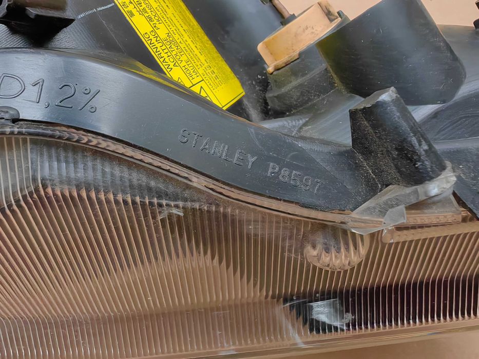 Десен фар за Mitsubishi Outlander 2 Xenon Facelift