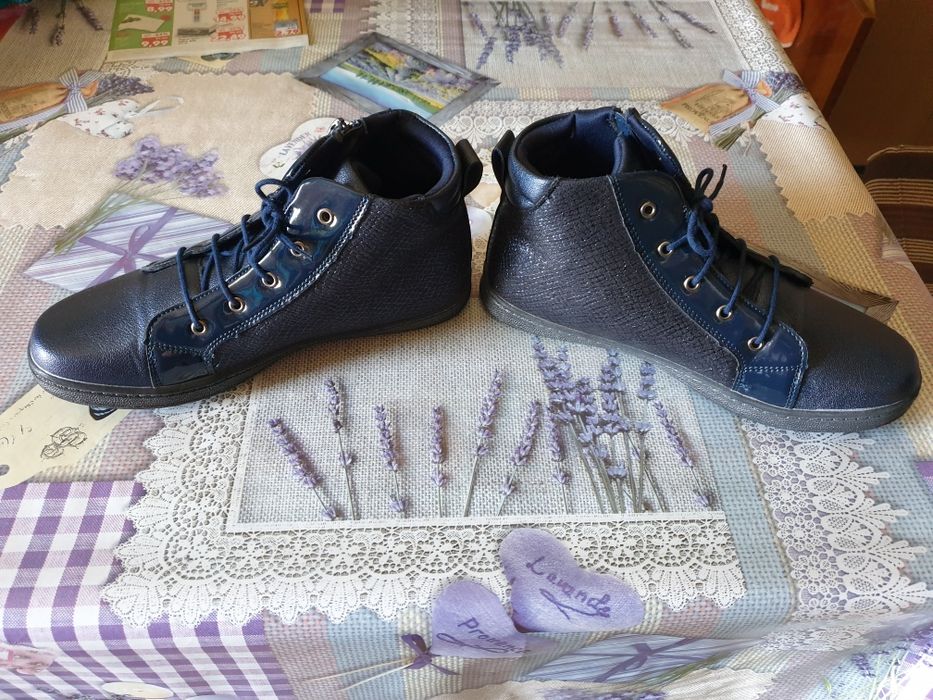 Дамски обувки номер 36 неразличими от нови