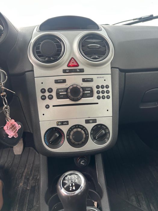 Corsa d 2011  pret negociabil