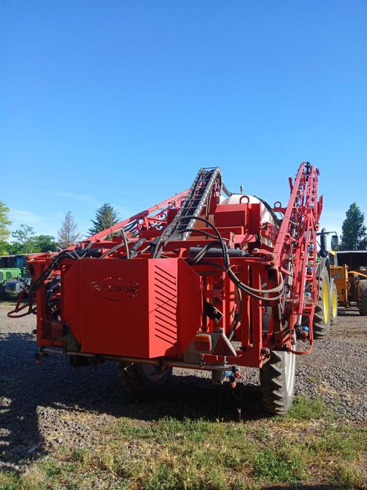 Mașină de erbicidat Tehnofavorit Apollo MET3000R24, 3.000 l, 24 m, an 2017