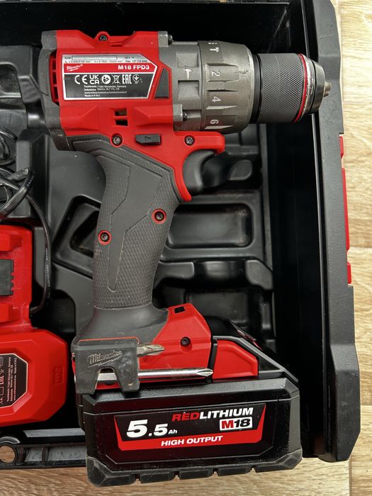 Професионален ударен бормашина винтоверт Milwaukee M18 FPD3 (Комплект с батерия 5.5 Ah High Output и бързо зарядно) 2025г.