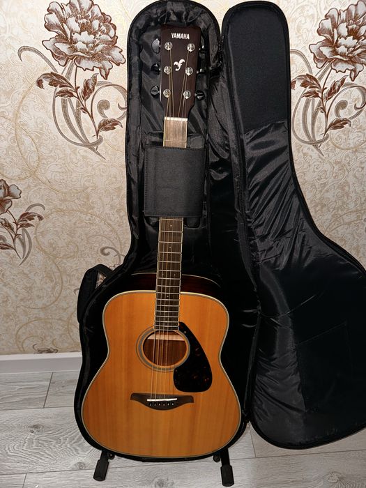 Аккустическая гитара YAMAHA FG820