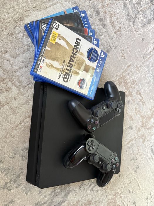 Sony playstation 4 slim