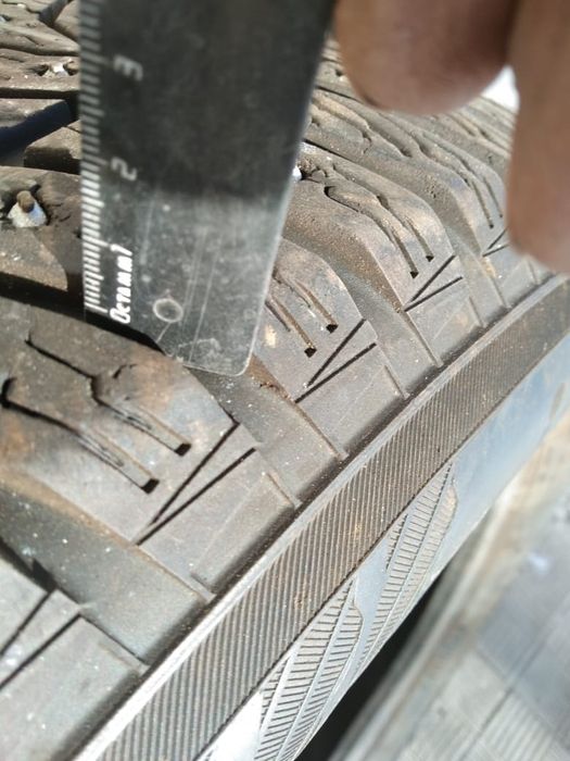 Зимние шины  225/60 R 18