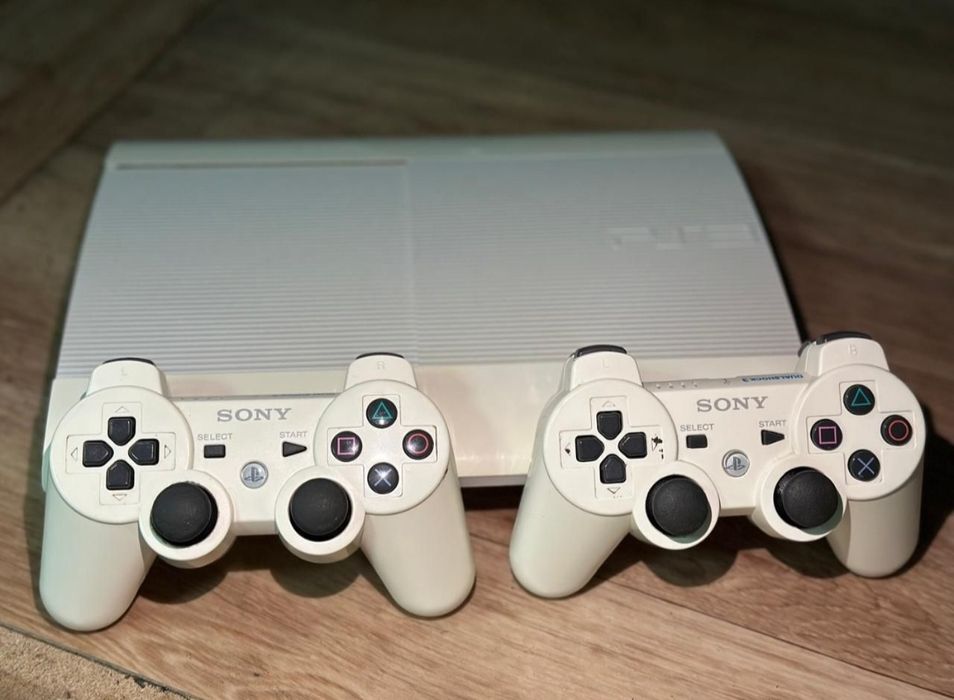 Playstation 3 super slim 500 gb.