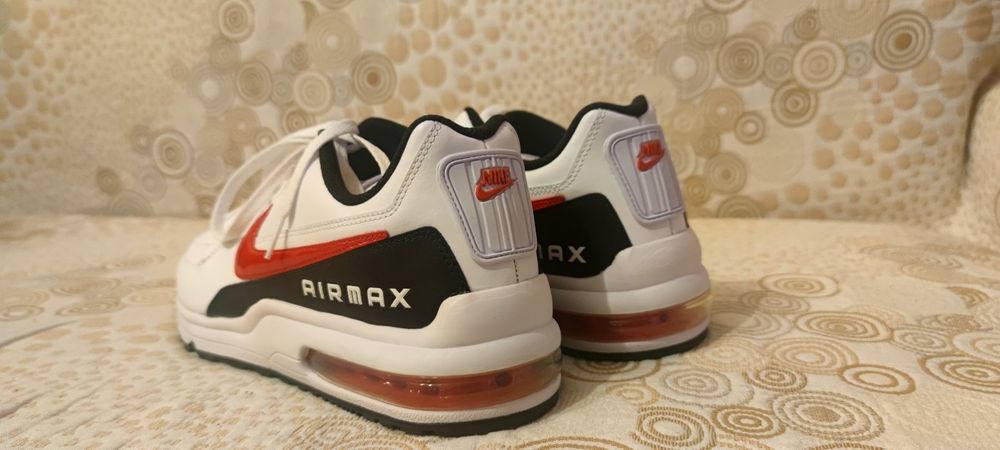 Обувки Nike LTD 3