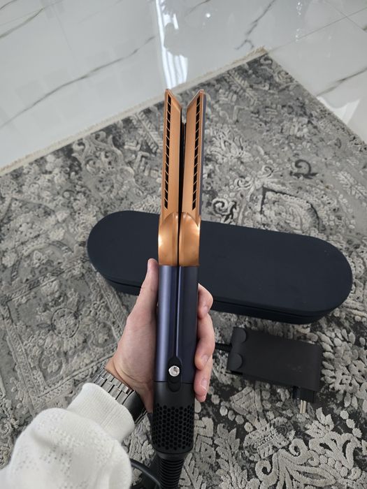 Dyson Airstrait Blue