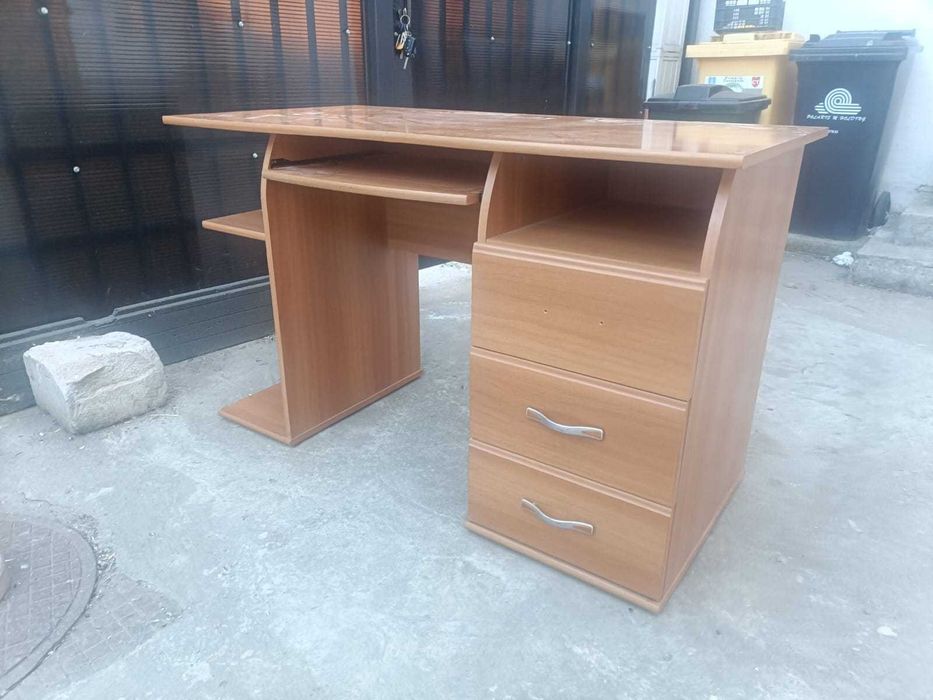 vand șifoniere și birouri