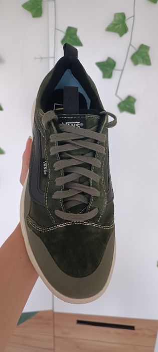 Adidași pentru bărbați

Adidași pentru bărbați.