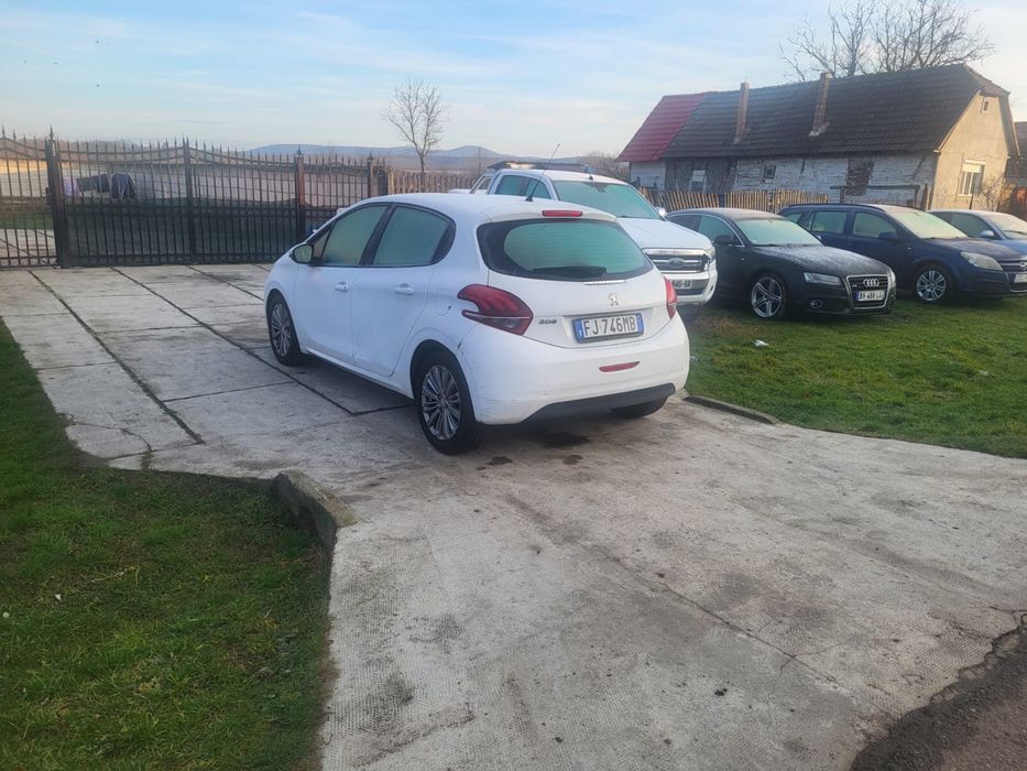 Vand sau schimb Peugout 208 an 2017