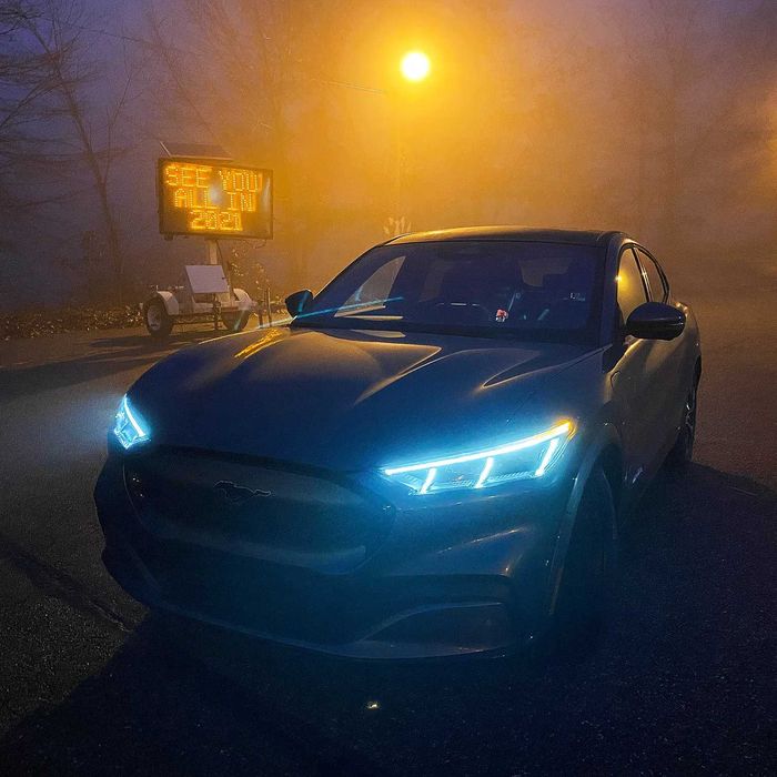 Ford Mustang mach-e   pad zakas