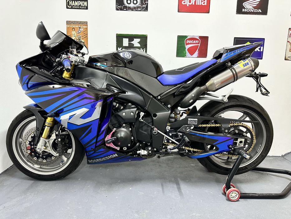 Yamaha R1 BigBang.