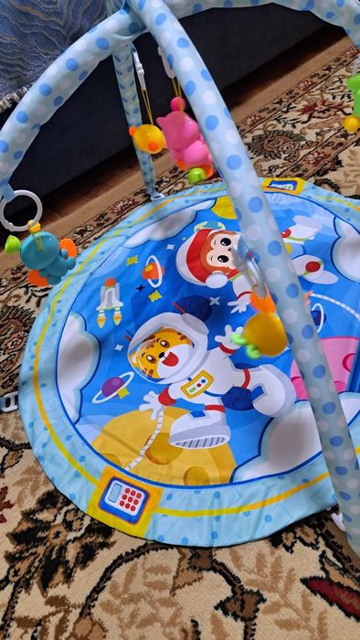 Продам развивающий коврик для малышей