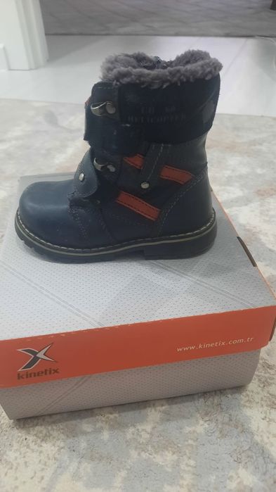 Продам детскую обувь