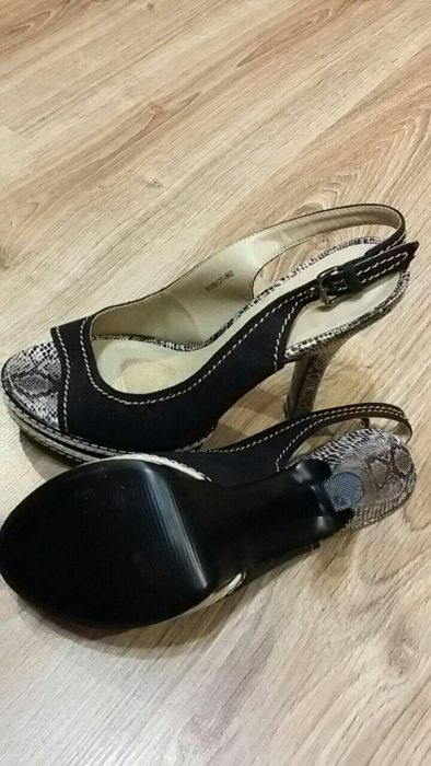 Продам босоножки