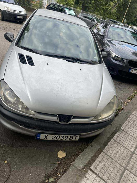 Продавам Пежо 206