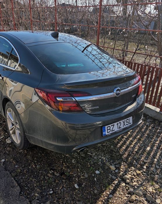 Vând Opel Insignia