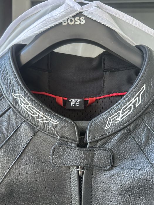 Екип Rst R-sport