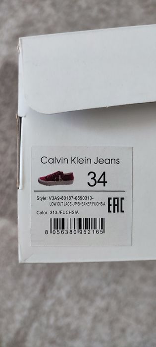 Se vând tenesi Calvin Klein