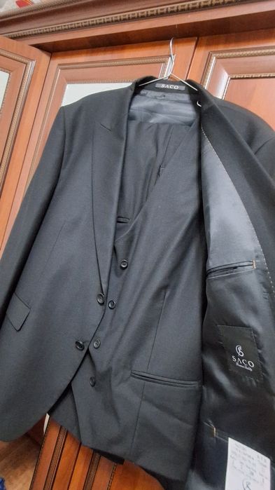 Kostyum shim sotiladi