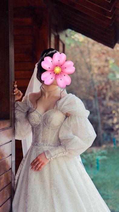 Сияющее свадебное платье