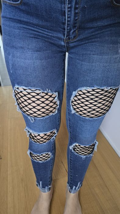 Дънки с мрежа и дупки