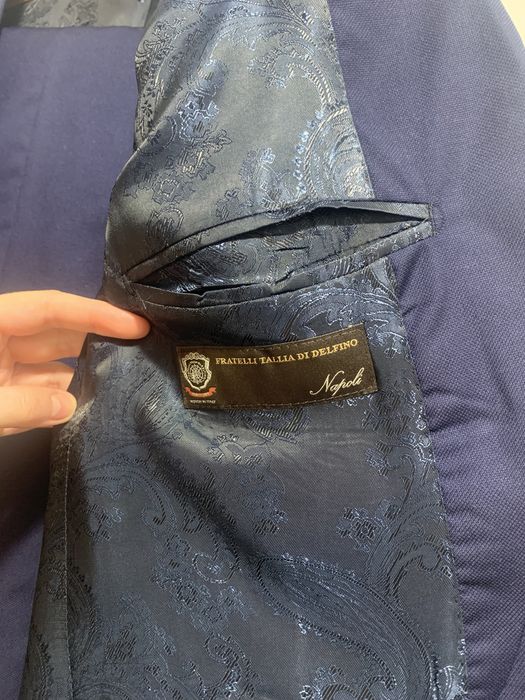 Vand costum barbatesc de la Bigotti