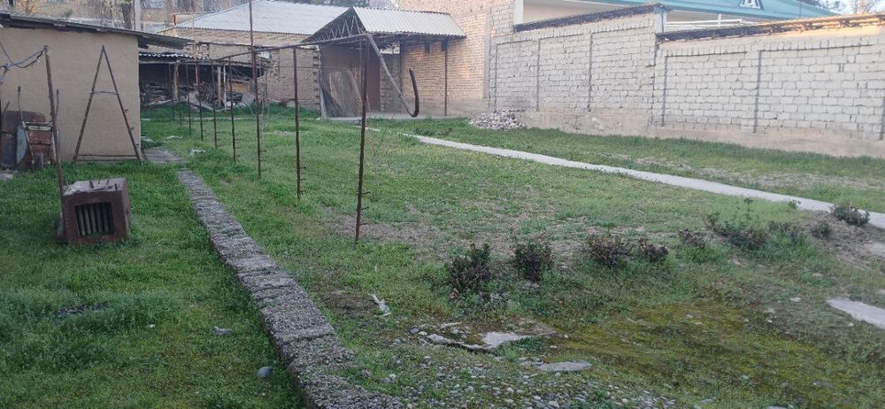 Кибрай тумани Дурмон центрида ховли ер хисобида сотихи 30 000$