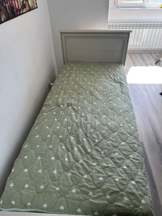 Продам кровать размер 90*200 для спальни