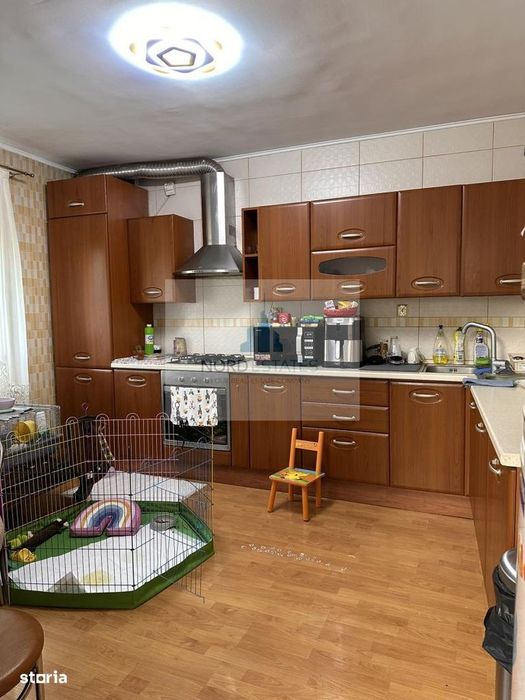 Casa de inchiriat Dristor-Baba Novac, garaj|curte