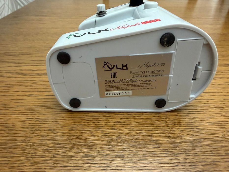 Продам мини машинку для шитья
